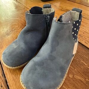 Livie + Luca early walkers